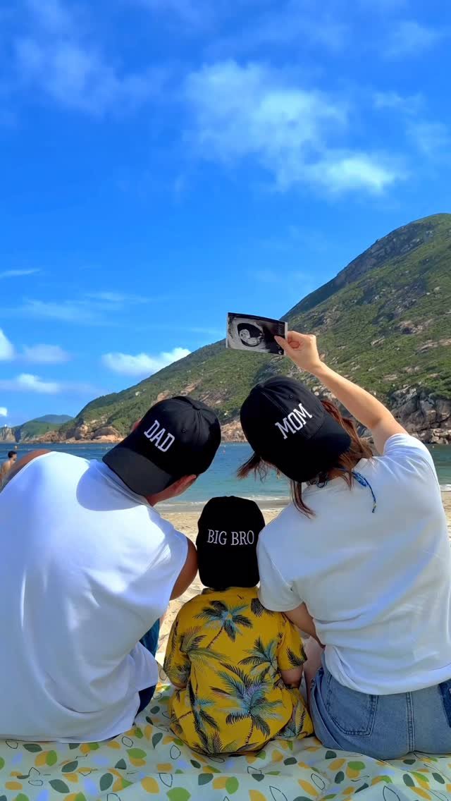 joemary_leung 게시물 이미지: 3+1 =4 👨🏻🧑🏻👶🏻👶🏻
Trevor 要做哥哥了❤️

加上3隻🐶🐶🐶
我們變大家庭🏠