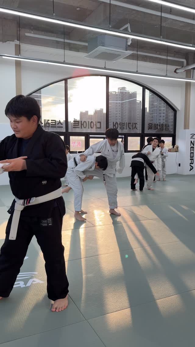 john.frankl.laveniche 게시물 이미지: 그 흔한 선물공세 하나 없이 이렇게 멋지고 이쁜 아이들이 함께하는 것은 제...