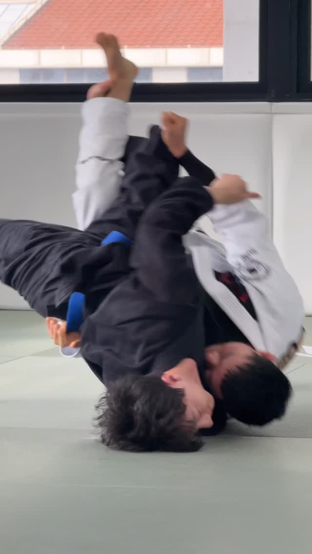 john.frankl.laveniche 게시물 이미지: 김경스윕을 아십니까?
#🥋 #주짓수 #柔術 #JiuJitsu #BJJ