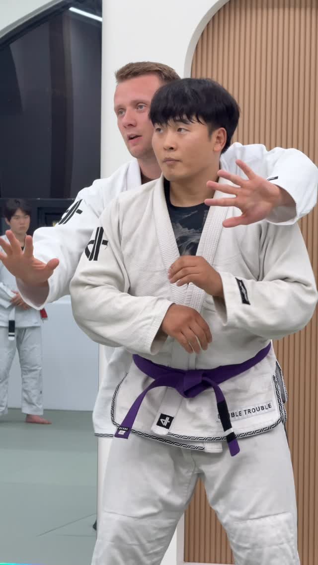 john.frankl.laveniche 게시물 이미지: @dadisteinnb 오늘 8시 수업 많참부!