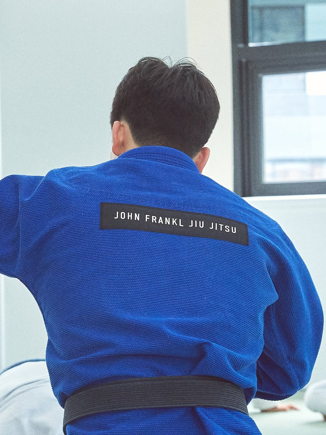 Photo by 존프랭클 주짓수 라베니체 / 김포주짓수, 장기동주짓수 on September 24, 2025. May be an image of 1 person, performing martial arts, mat, belt, sportswear and text that says 'JOHN FRANKL W JIU JITSU'.