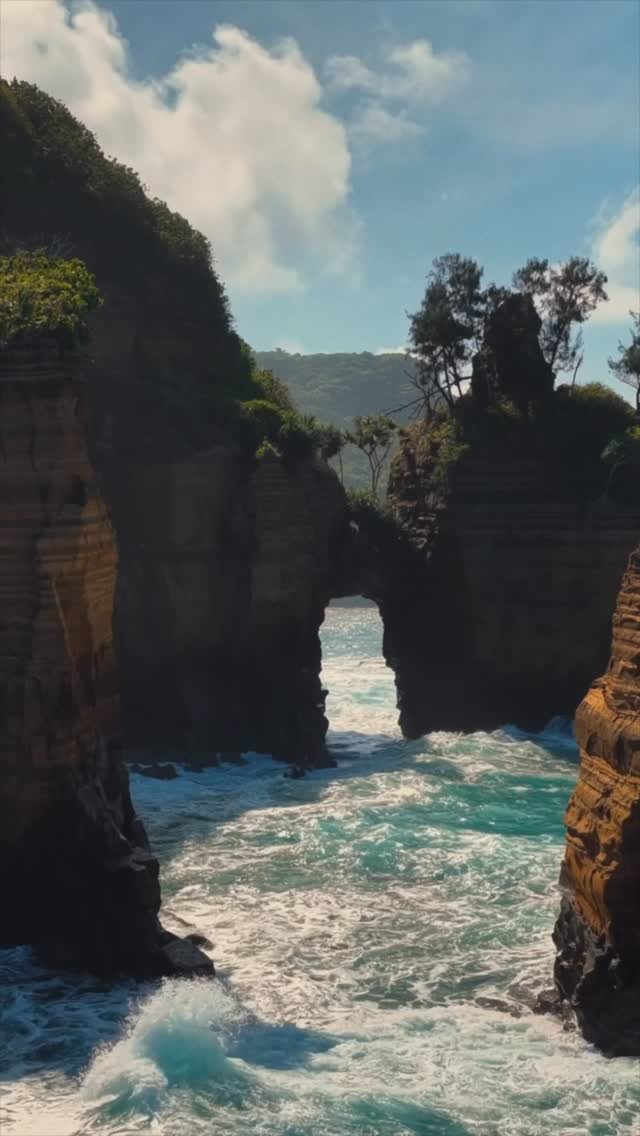 john_john_florence 게시물 이미지: Our second episode of VELA is live! “Lei Malo”...