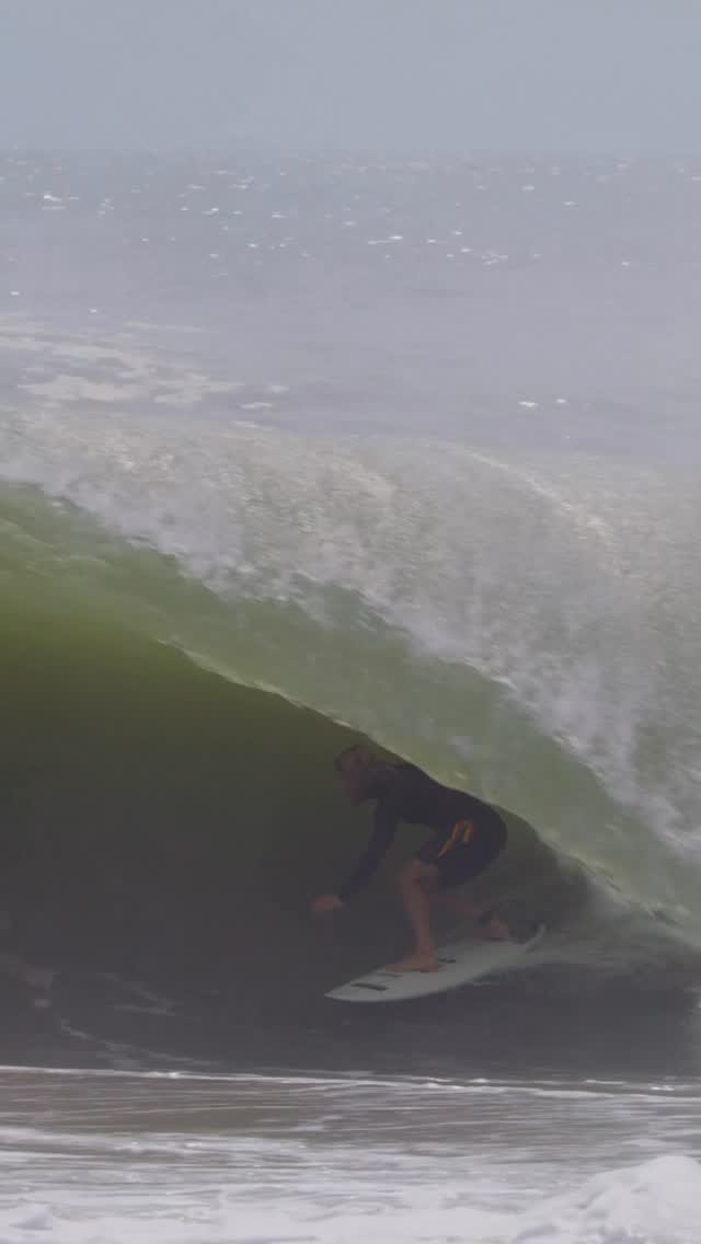 john_john_florence 게시물 이미지: Found some waves and a little bit of sand!