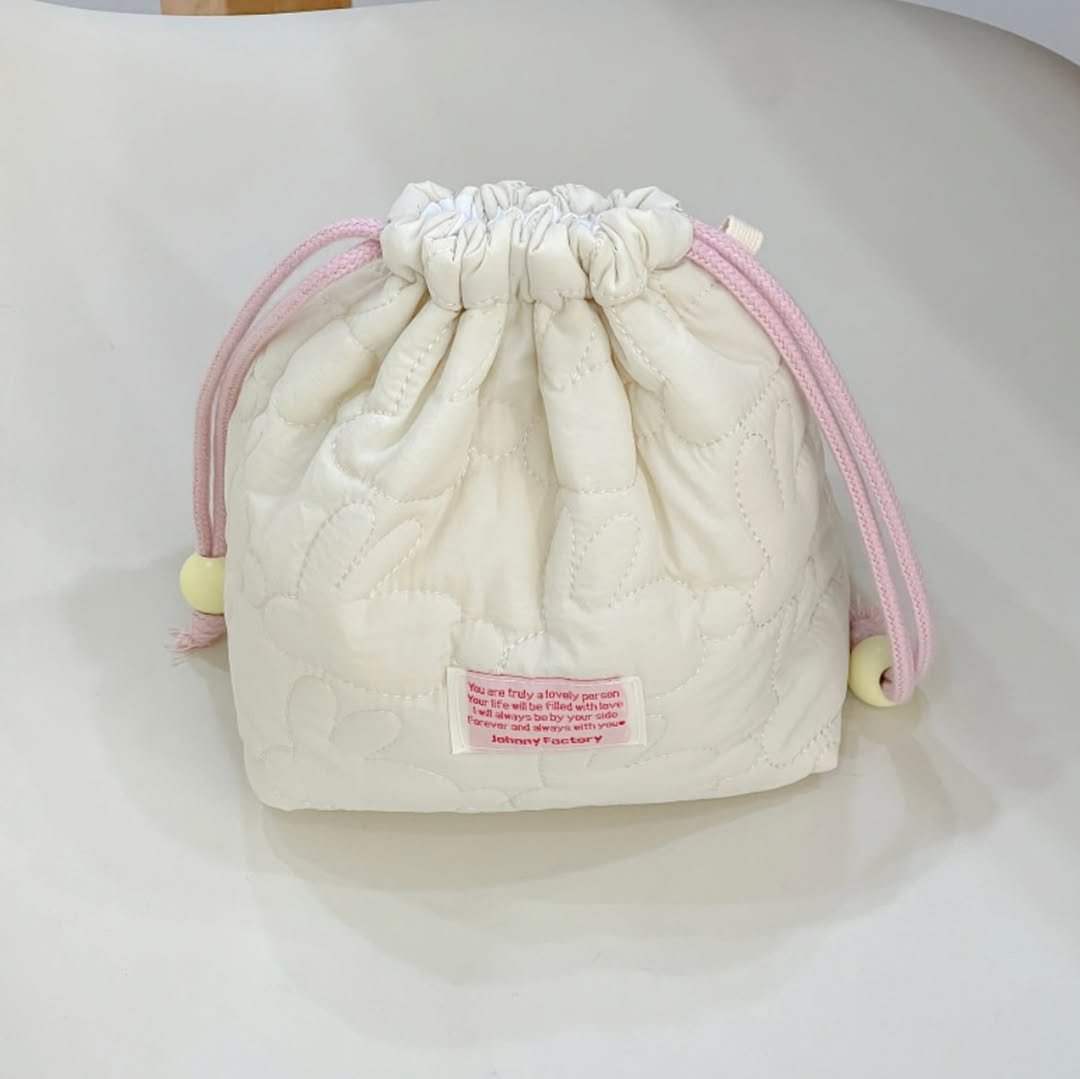 Photo by 죠니팩토리 | 패브릭소품샵 on September 03, 2025. May be an image of drawstring, pouch, purse and text.