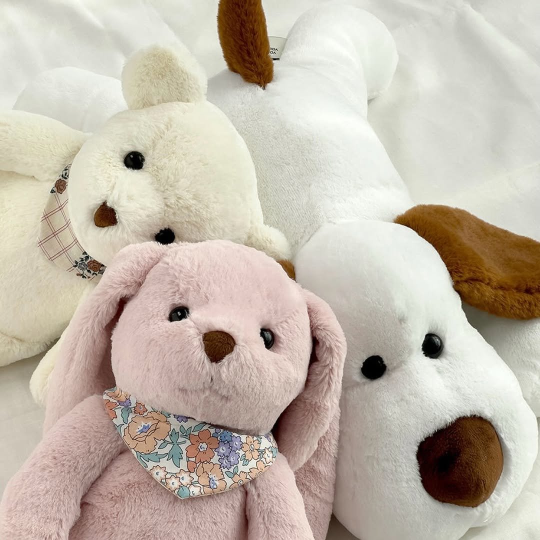 Photo by 죠니팩토리 | 패브릭소품샵 on October 21, 2025. May be an image of blanket.