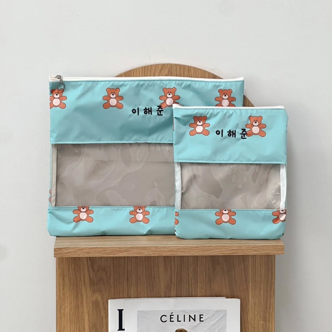 Photo by 죠니팩토리 | 패브릭소품샵 on March 20, 2026. May be an image of ‎rack, binder, hamper, pencil case, pouch and ‎text that says '‎이해준 해 이해 ع 율이해 이 이해 이해준 해 I CÉLINE‎'‎‎.