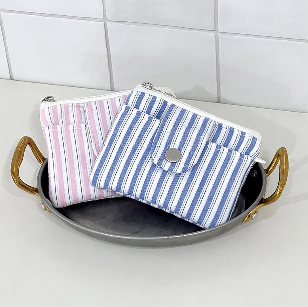 Photo by 죠니팩토리 | 패브릭소품샵 on August 06, 2025. May be an image of clutch, pencil case, potholder, purse, pouch and text.