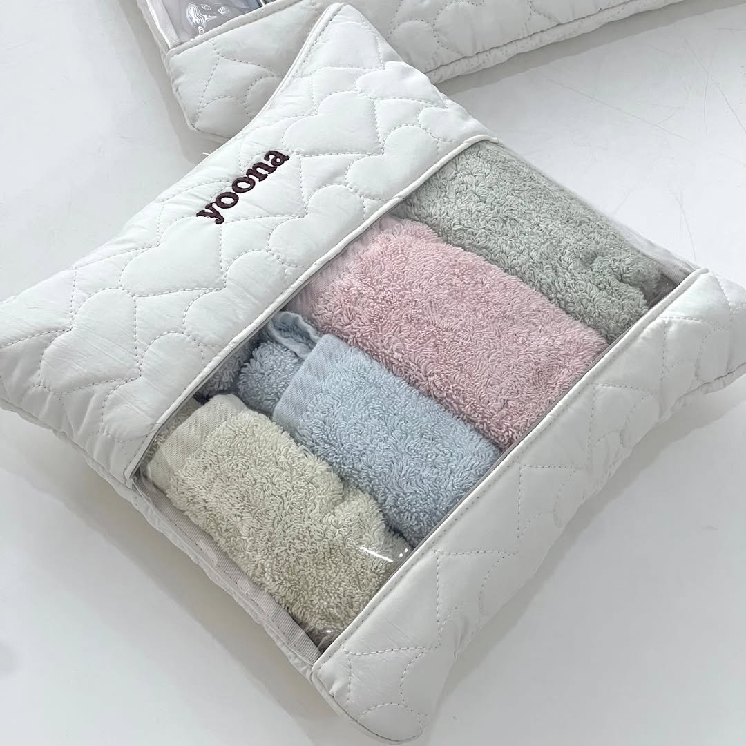 Photo by 죠니팩토리 | 패브릭소품샵 on March 29, 2026. May be an image of bathmat, blanket and text.