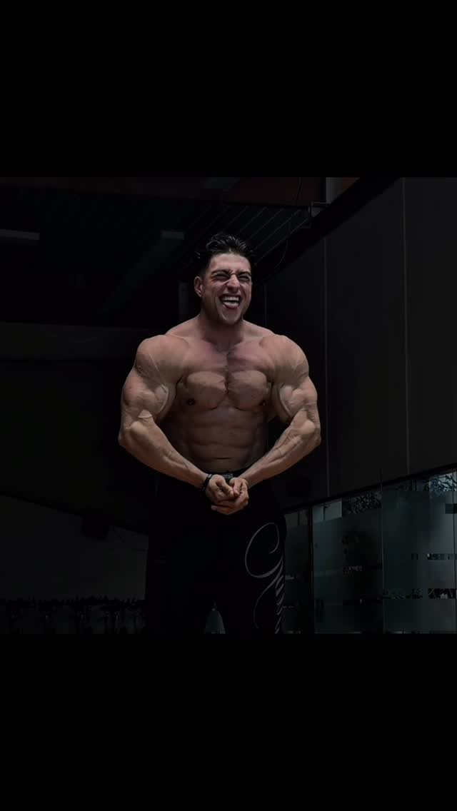 johnymuenster 게시물 이미지: Gym is my only Temptation!😌

…

#bodybuilding...