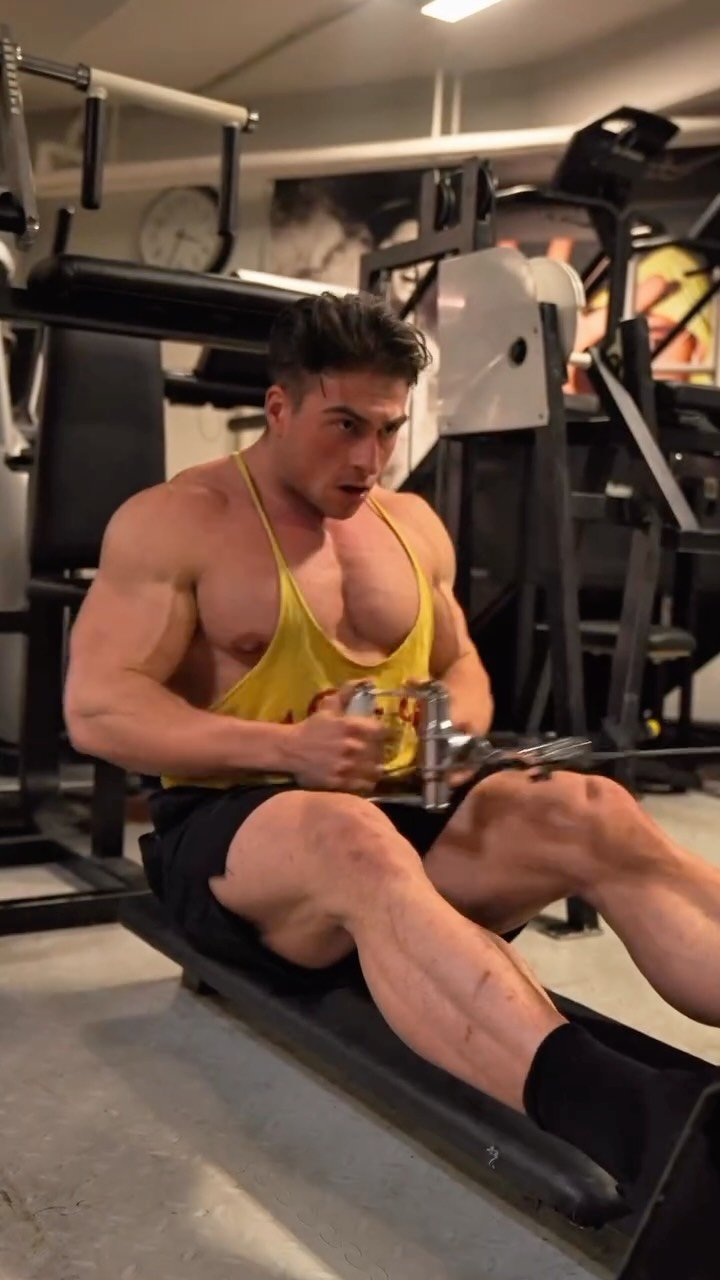 johnymuenster 게시물 이미지: Arnold’s Next Generation!🔱
Bring back the...