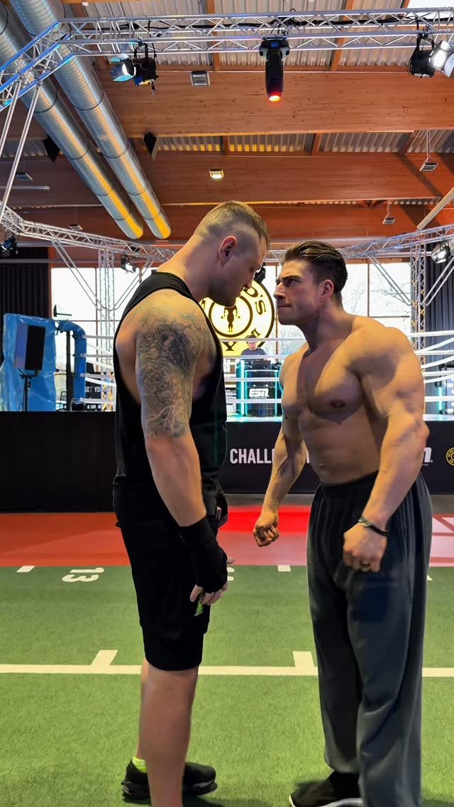 johnymuenster 게시물 이미지: Bodybuilder vs Fighter…
and then they became...