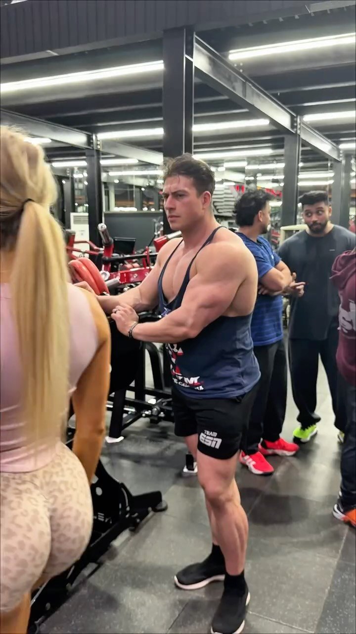 johnymuenster 게시물 이미지: A hero doesn’t need a cape!😇

…

#bodybuilding...