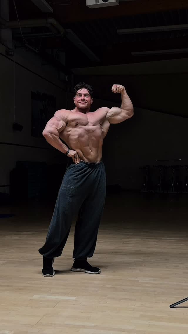 johnymuenster 게시물 이미지: 2 years ago vs 2 weeks ago!😱😳
2026 is going to...