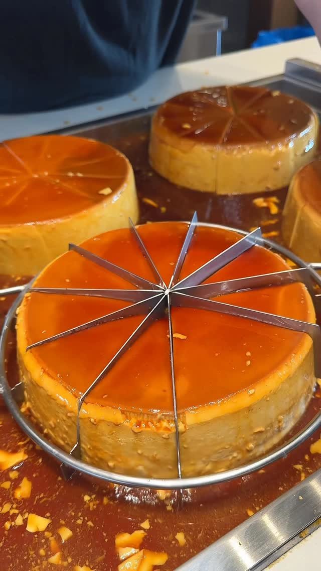 joker_gourmet 게시물 이미지: 大鍋で豪快に作る超巨大ホールプリンを紹介します🍮

【Booon】
◎超巨大ホールプリン...