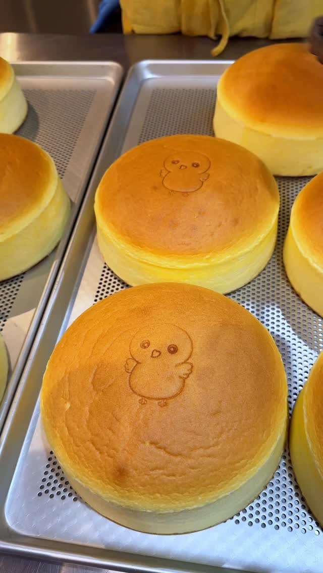 joker_gourmet 게시물 이미지: 雲のようなふわしゅわ食感のチーズスフレケーキを紹介します🧀

【岐阜ッ子ピヨちゃん】
◎チーズ...