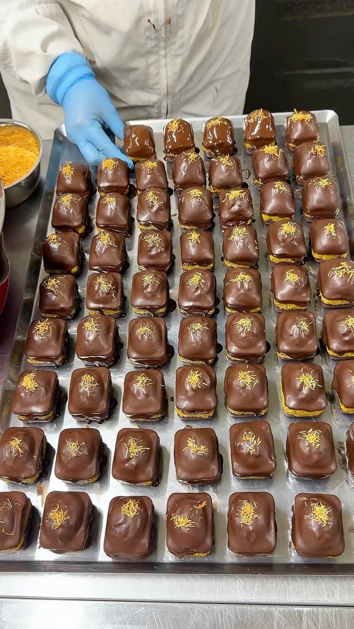 joker_gourmet 게시물 이미지: 濃厚ピスタチオクリームがたまらないドバイチョコフィナンシェを紹介します🍫

【The...