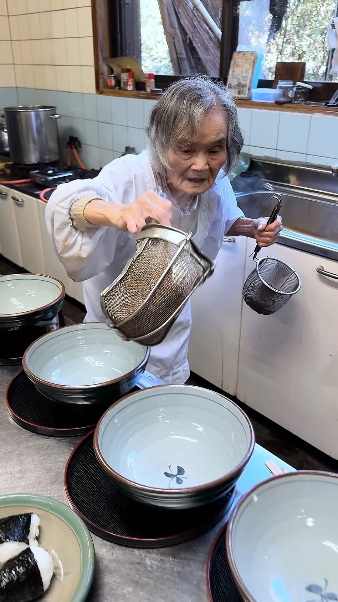 joker_gourmet 게시물 이미지: 100歳のヨシばあちゃんが毎朝蕎麦打ちする秘境食堂を紹介します🍜

【そば茶屋】
◎そば...