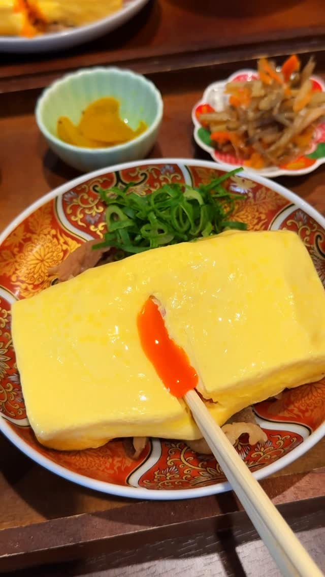 joker_gourmet 게시물 이미지: 職人技で包みあげる卵黄だし巻きと牛しぐれ煮の贅沢定食を紹介します🍚

【月盗】
◎だし巻きと牛...