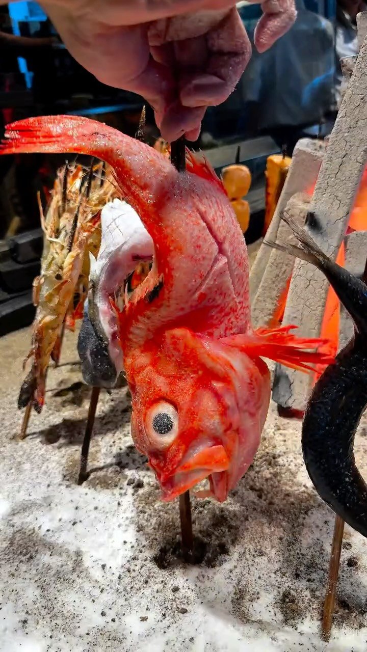 joker_gourmet 게시물 이미지: 塩のプロが元気よく焼きあげる炉端焼きを紹介します🧂

【すみ劇場...