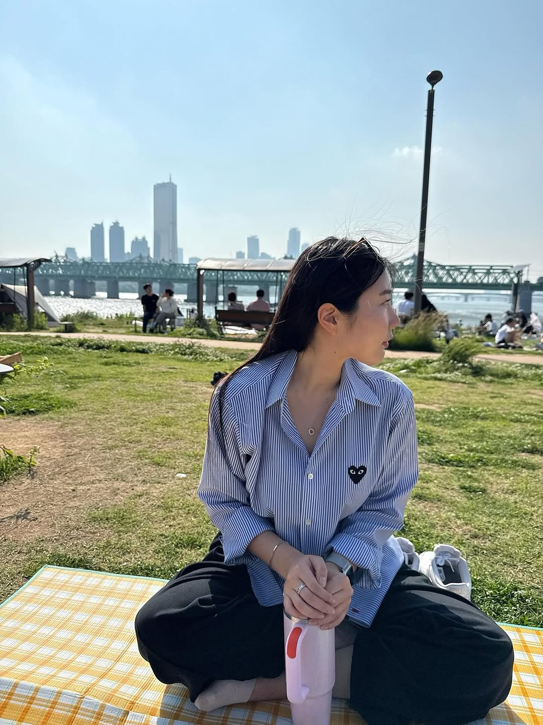 Photo by 이신율 on June 03, 2025. May be an image of picnic and park.