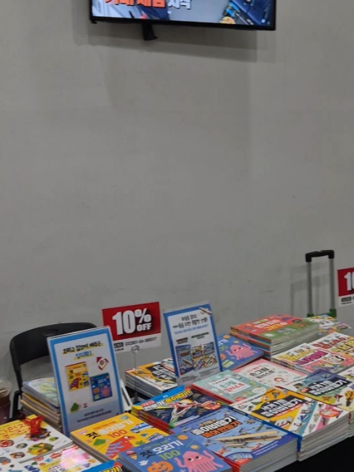 jolly.books.official 게시물 이미지: #북마켓 #항공박물관 

올해 첫 북마켓 참여했던 항공박물관에서 
미니 북마켓을 또...