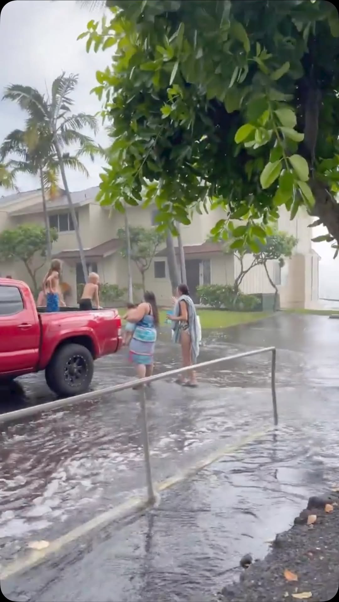 jonathangrandini 게시물 이미지: Swell Biggest than expected, “Big Island,...