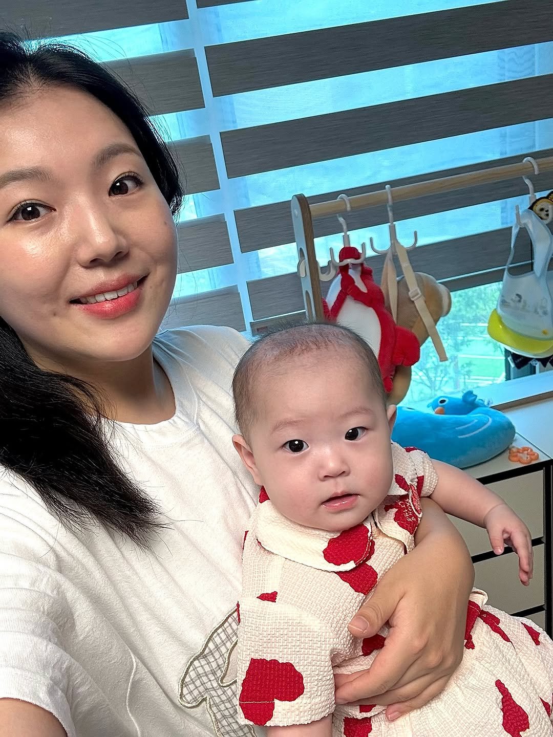 Photo by 죠니 on July 28, 2025. May be a selfie of 2 people, baby and text.