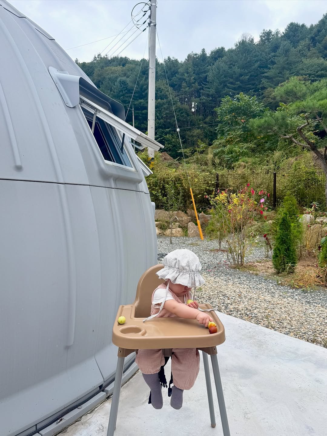 Photo shared by 죠니 혹은 체리맘 on October 03, 2025 tagging @ccoshong, and @sagyedom. May be an image of 1 person.