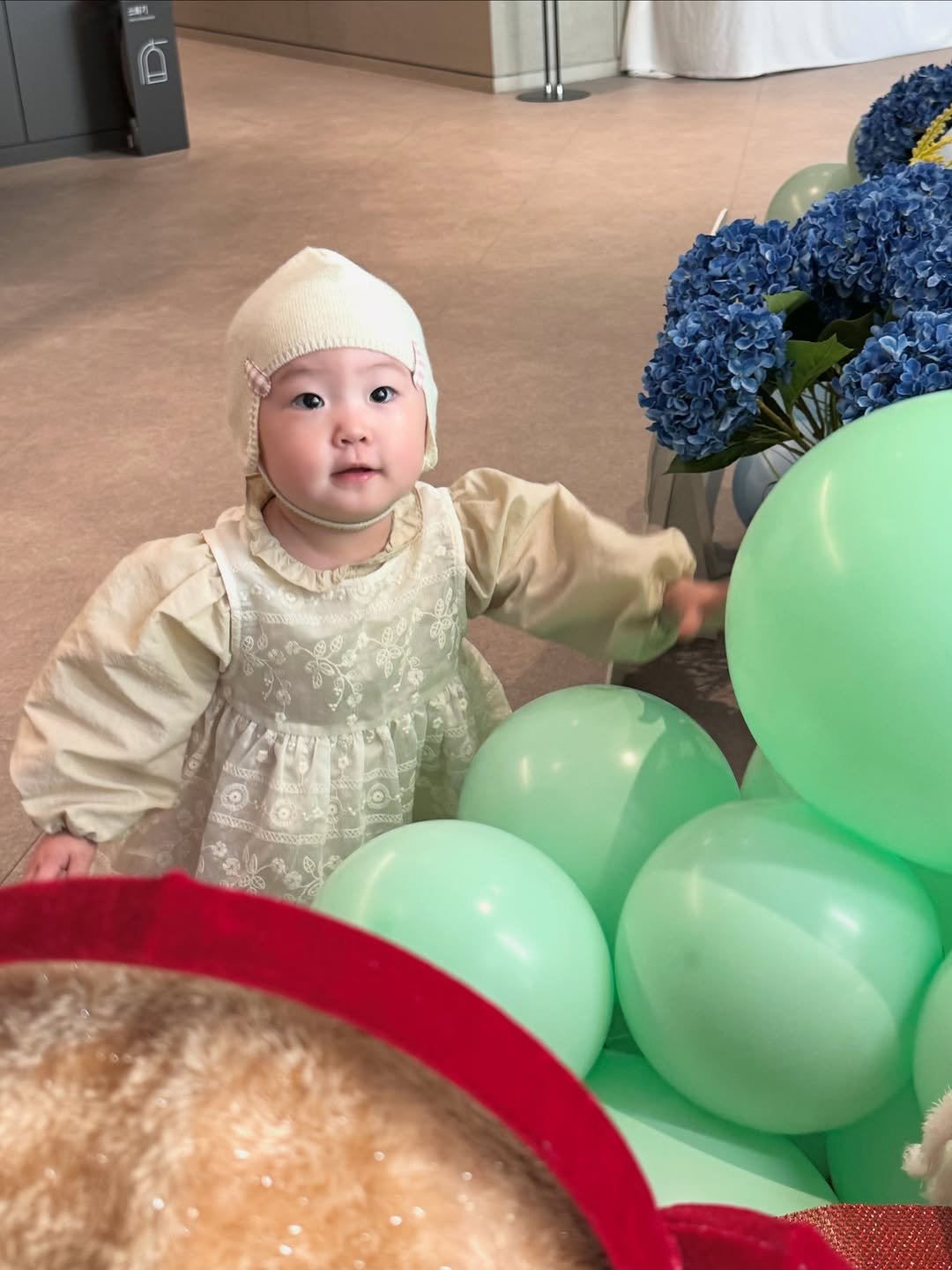 Photo shared by 죠니 | 깐깐육아 on March 14, 2026 tagging @kiiimansu, and @gwakzi. May be an image of baby, balloon, costume and text.