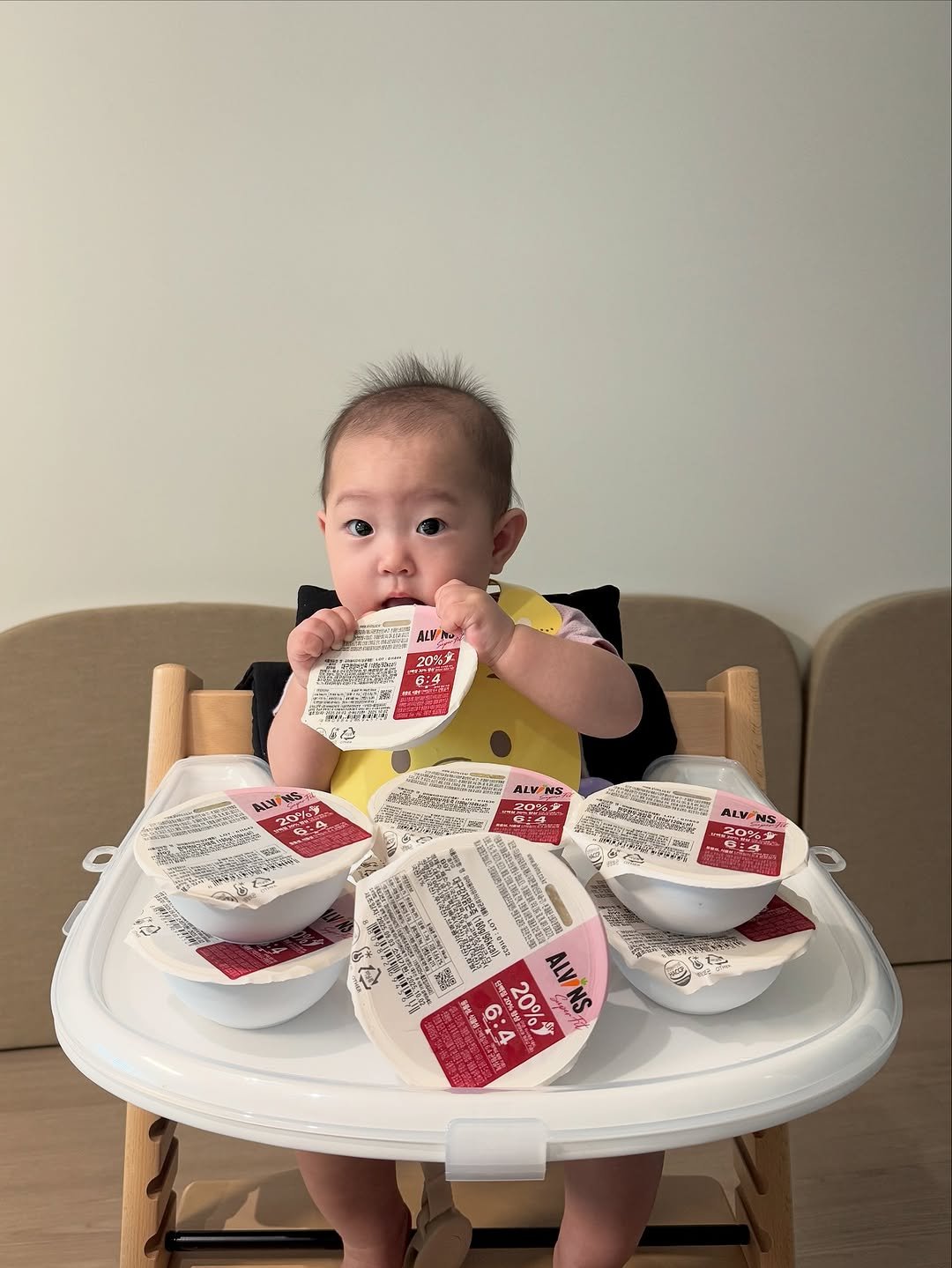 Photo by 죠니 혹은 체리맘 on September 09, 2025. May be an image of 1 person, baby, placemat, chopsticks and text.