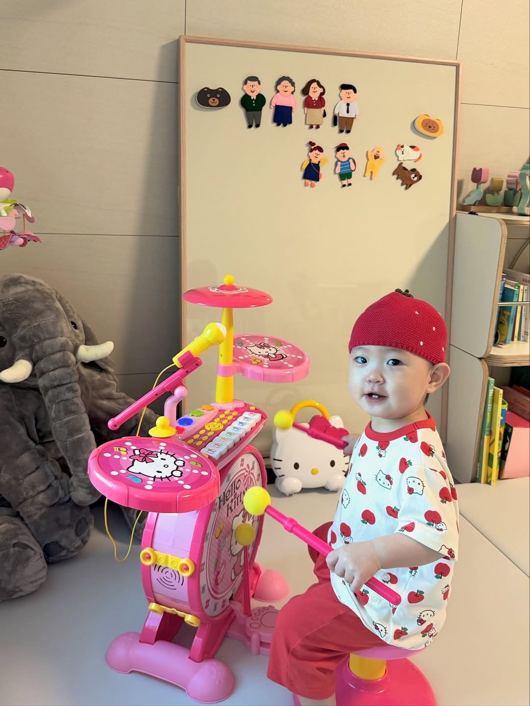 Photo shared by 죠니 | 깐깐육아 on April 11, 2026 tagging @kiiimansu, and @gwakzi. May be an image of baby, standing, toy, stethoscope, beret and text.