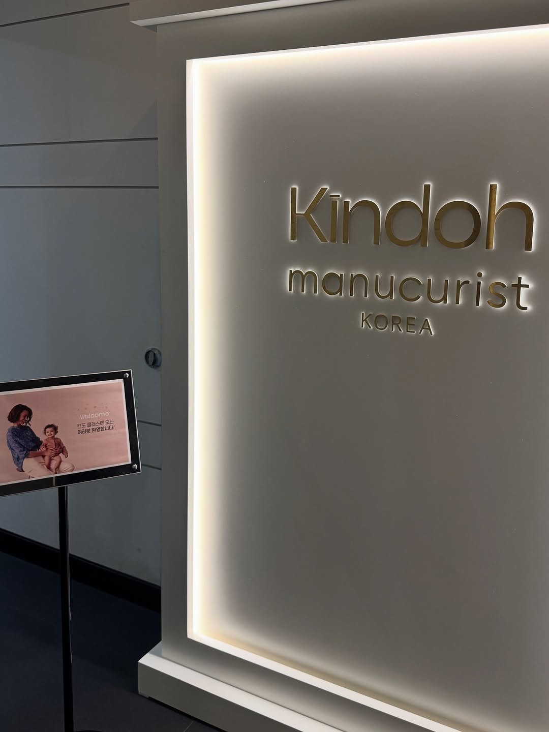 Photo shared by 죠니 on July 31, 2025 tagging @kindoh_official_kr. May be an image of 2 people, lighting, display case, signboard and text.