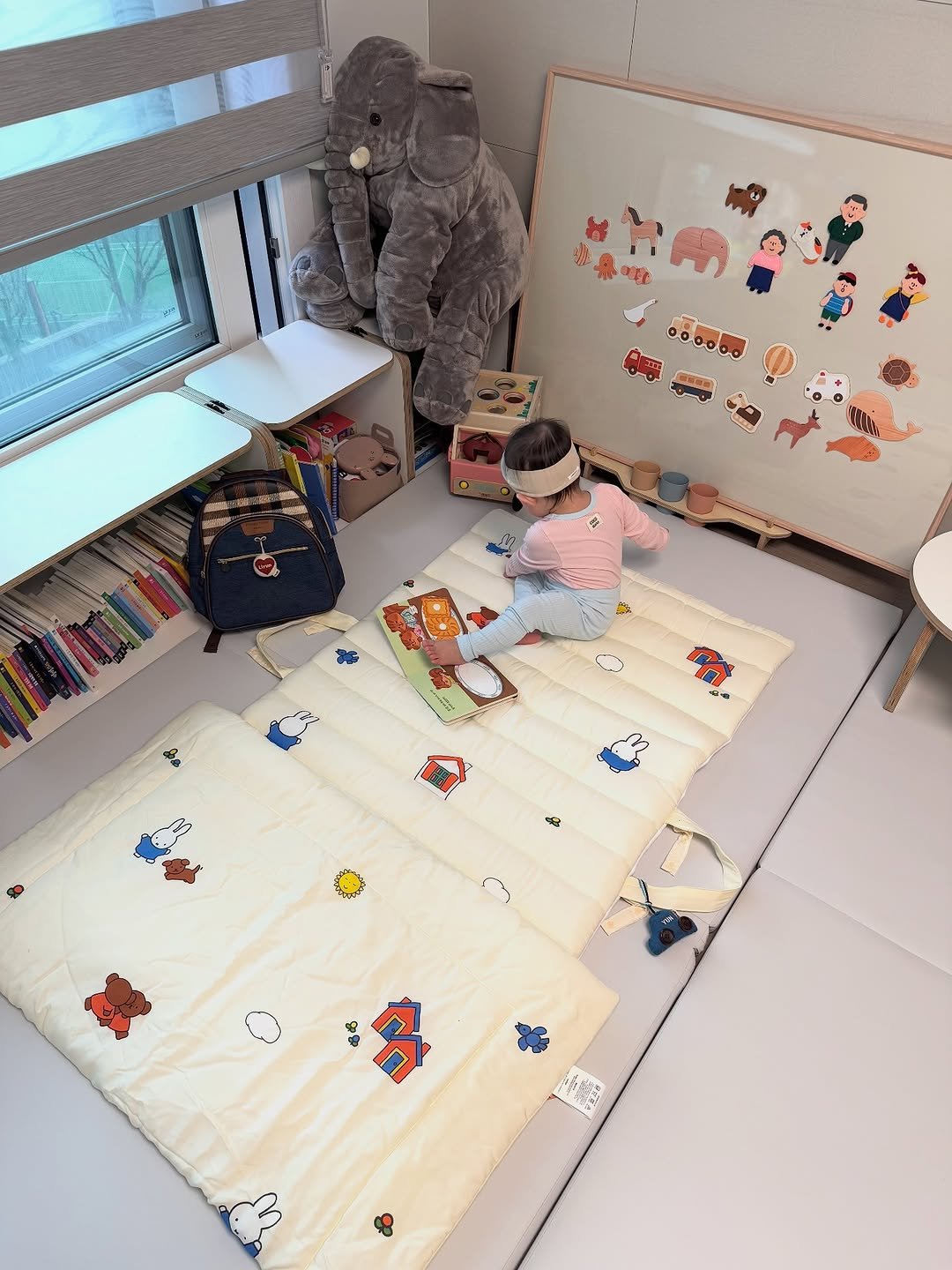 Photo by 죠니 on February 14, 2026. May be an image of elephant, toy, baby bed, placemat, blanket and text.