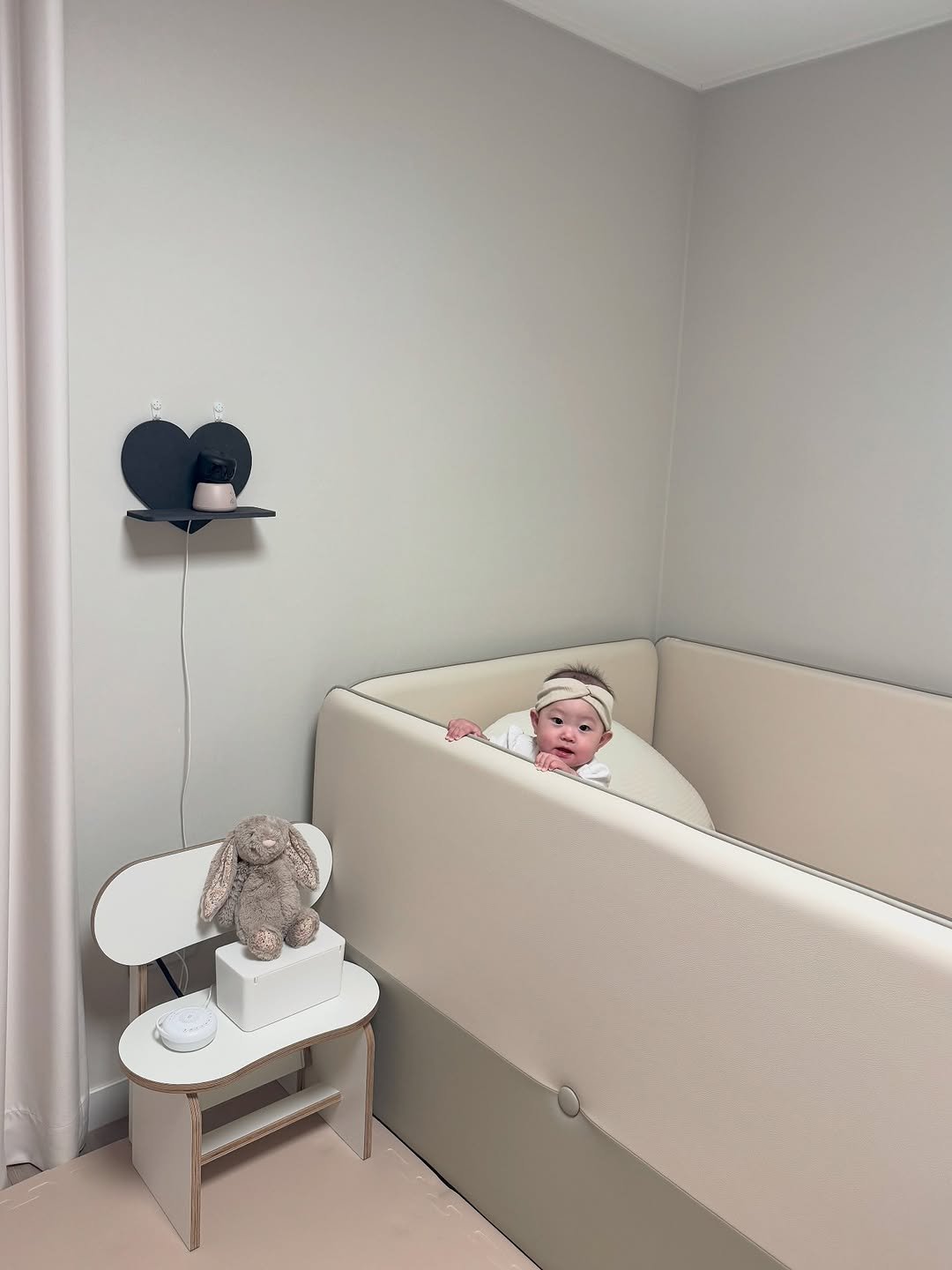 Photo by 죠니 혹은 체리맘 on September 04, 2025. May be an image of 1 person, baby bed, mattress, indoors and text.