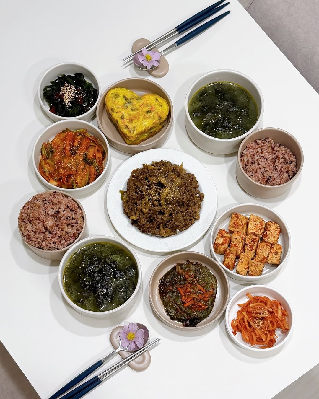 jong2_meal 게시물 이미지: 미역국 + 양념깻잎✨

남편이 미역국 먹고 싶다고 해서
오랜만에 아무것도 안 넣고...