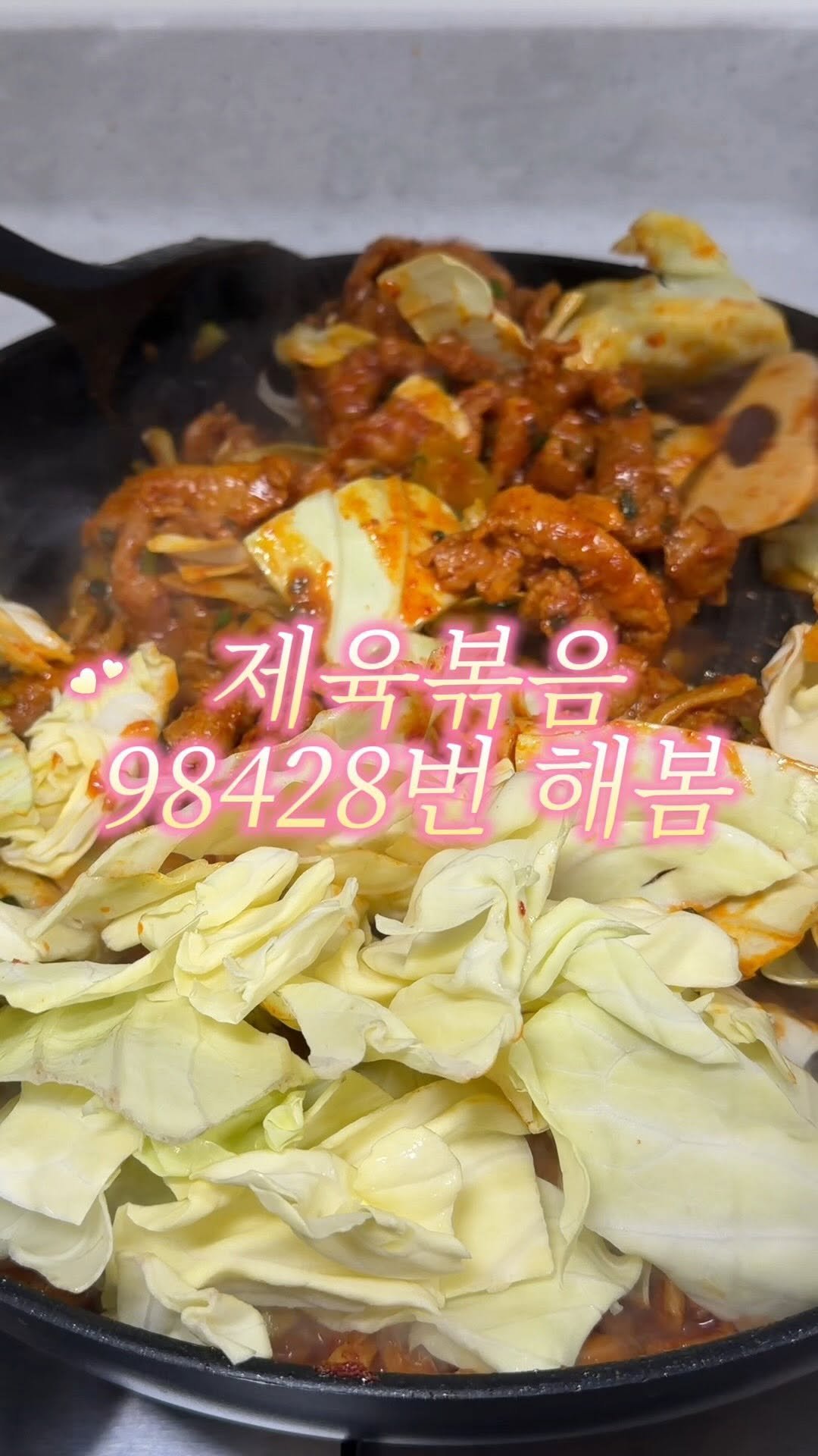 jong2_meal 게시물 이미지: 제가 좀 잘합니다만,,

어렸을 때부터 요리를 해서 그런지
눈 감고도 만드는 메뉴...
