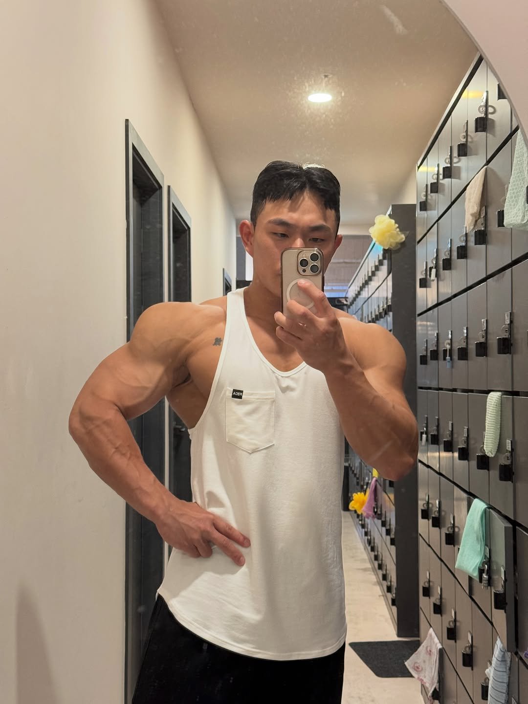 jongbae_s 게시물 이미지: #협찬

몸도 좋아보이고 귀여워 보이기까지 하는 나시입고 가슴 운동 해버리기🔥🔥
#피지코어패럴