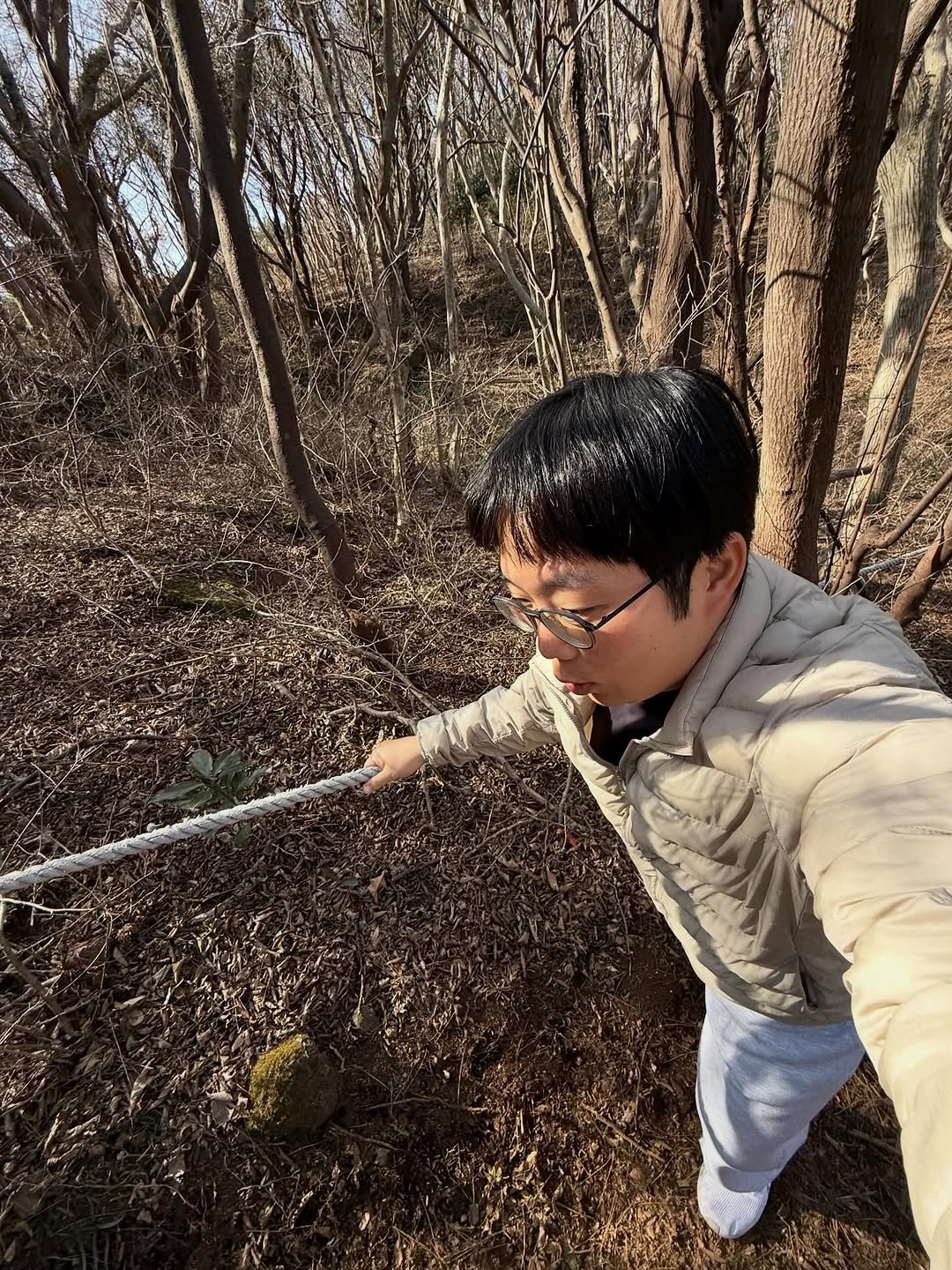 Photo by 김종호 on March 17, 2026. May be a selfie of climbing, stick, tree, park and text.