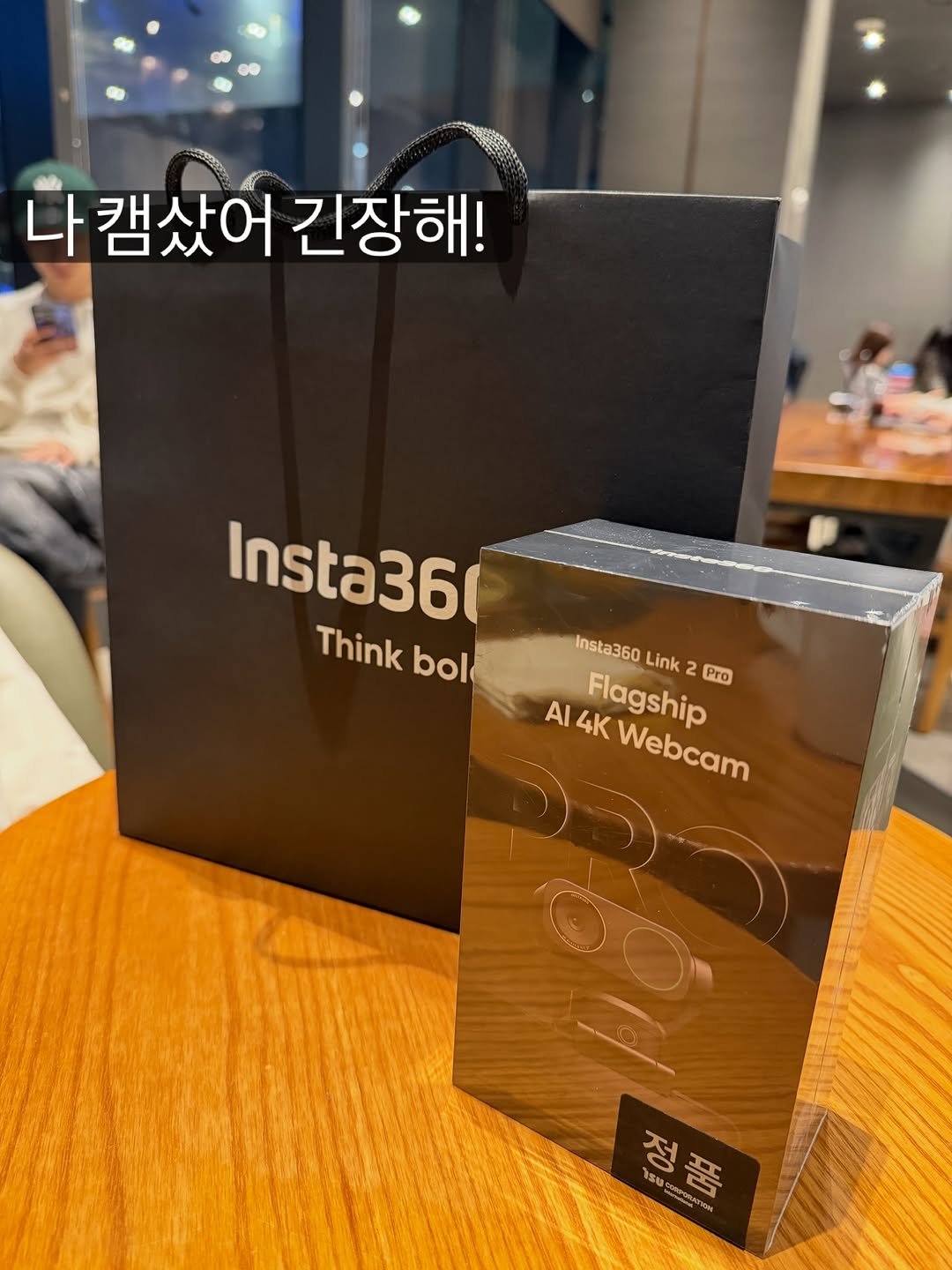Photo by 종산 on January 16, 2026. May be an image of text that says 'ាត្ល្ 나 캠샀어긴장해! 캠샀어 긴장해! Insta36( Think Thinkbol bol Insta360 Link AI4K AI 4K Webcam Flagship 2 Pro 전품 n YON 정품 E ,.- SU ЛK'.