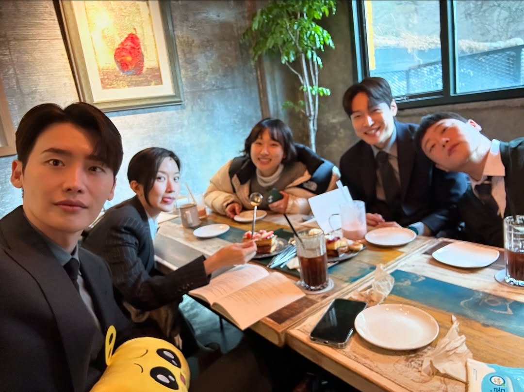 Photo shared by 이종석 on July 05, 2025 tagging @youseok_, @ryuniverse328, and @m_kayoung.