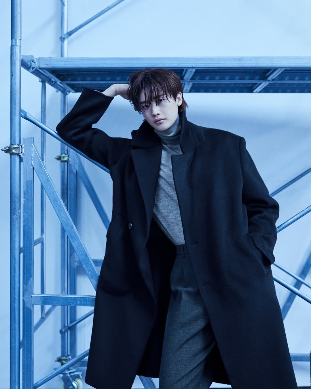 Photo shared by 이종석 on October 23, 2025 tagging @hye_young_style, @lepic_hyuncheol, @orare_boryeon, and @ityitj. May be an image of one or more people, makeup, duffle coat, overcoat, turtleneck and text.