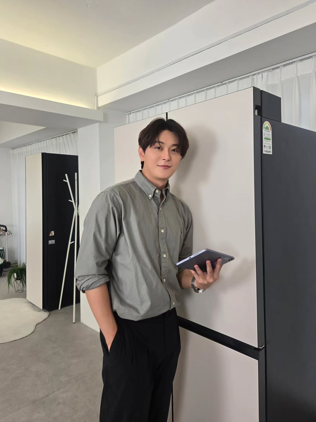 jonqwoolee 게시물 이미지: 요즘 인기 없는 아랍상입니다🗿

-사진은 LGE.COM 가정의달 특집때

#아랍상...