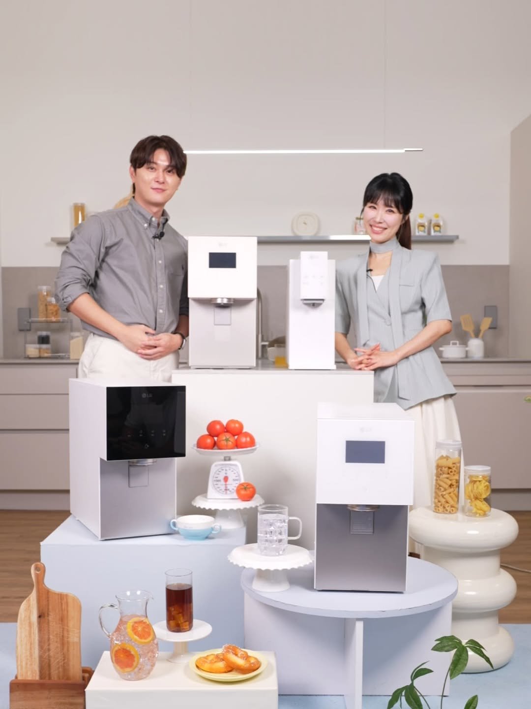 Photo by 방송인 이종우 ᴊᴏɴɢ ᴡᴏᴏ on September 09, 2025. May be an image of 2 people, tea maker, water heater, refrigerator, coffee maker, cooker, rack, water filter, cornflower and text.