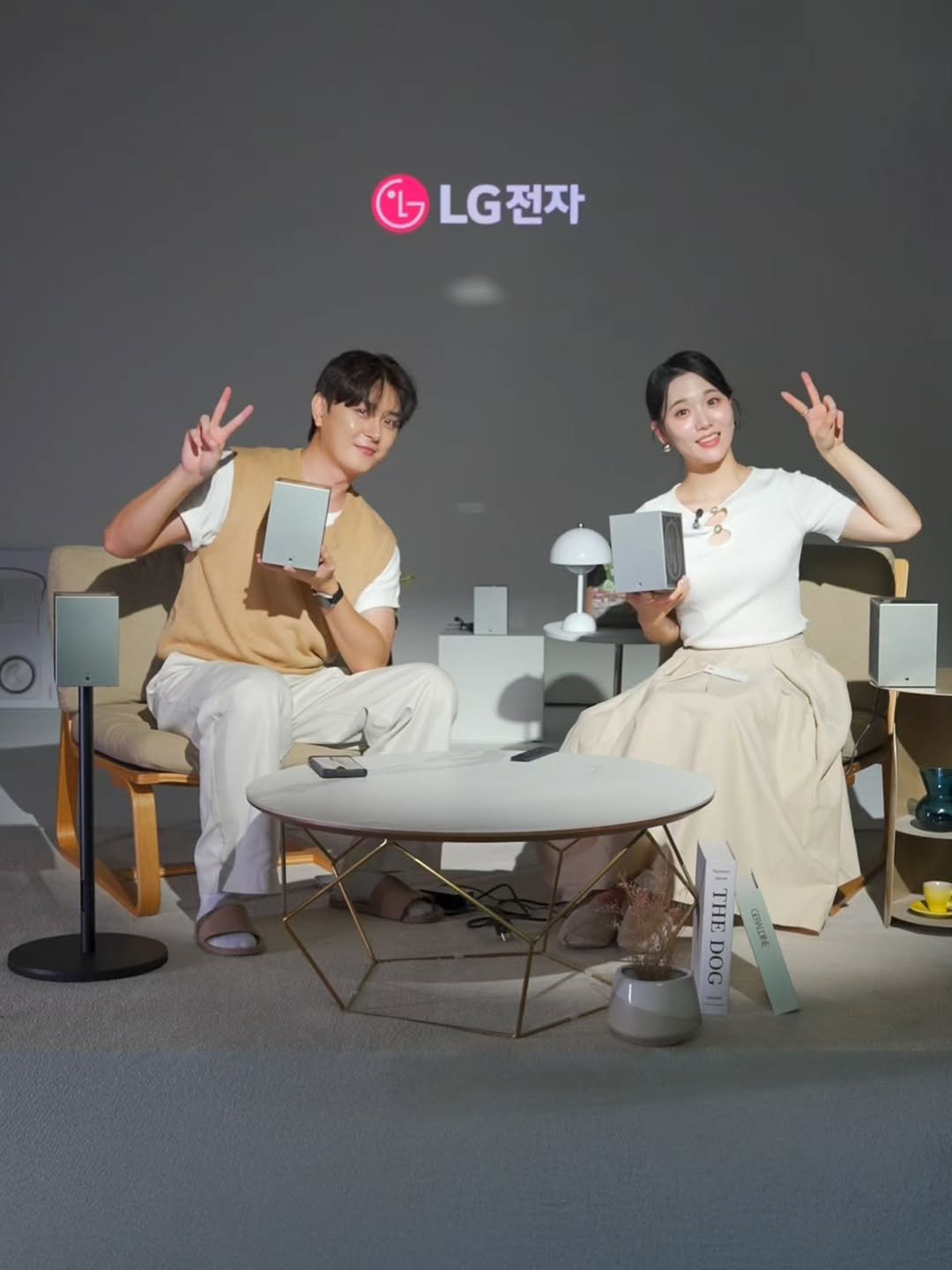 Photo shared by 방송인 이종우 ᴊᴏɴɢ ᴡᴏᴏ on August 16, 2025 tagging @lov_e_eunhye, and @lgelectronics_kr. May be an image of 2 people, hair, top and text.