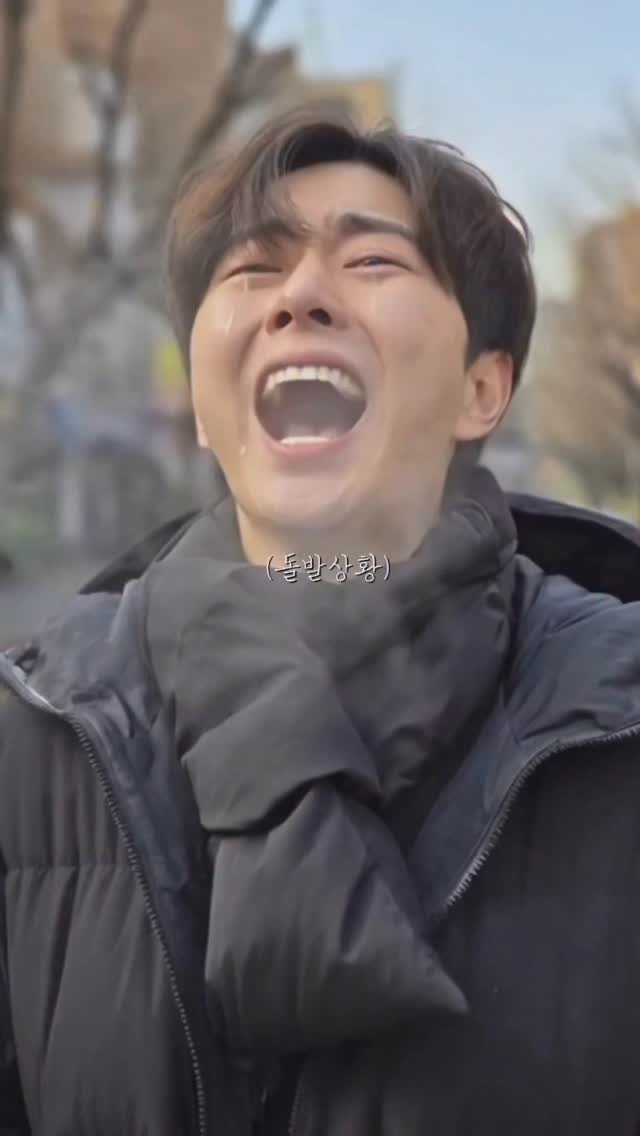 jonqwoolee 게시물 이미지: After talking all day,
I start noticing how my...