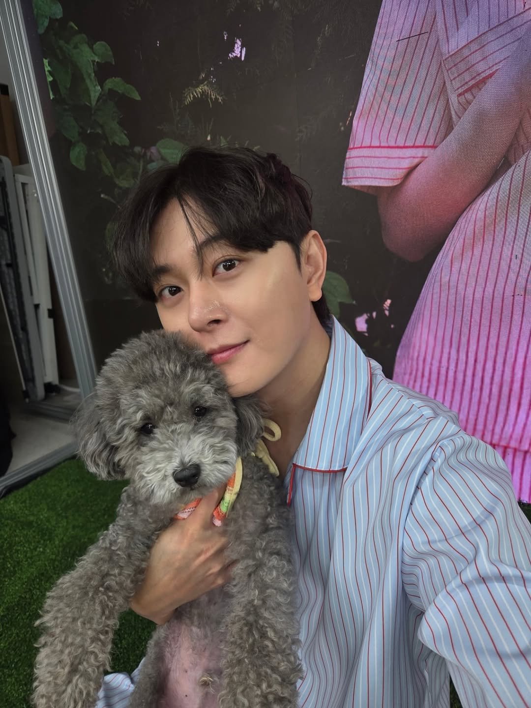 Photo by 방송인 이종우 ᴊᴏɴɢ ᴡᴏᴏ on September 01, 2025. May be an image of 1 person, Bedlington terrier and text.