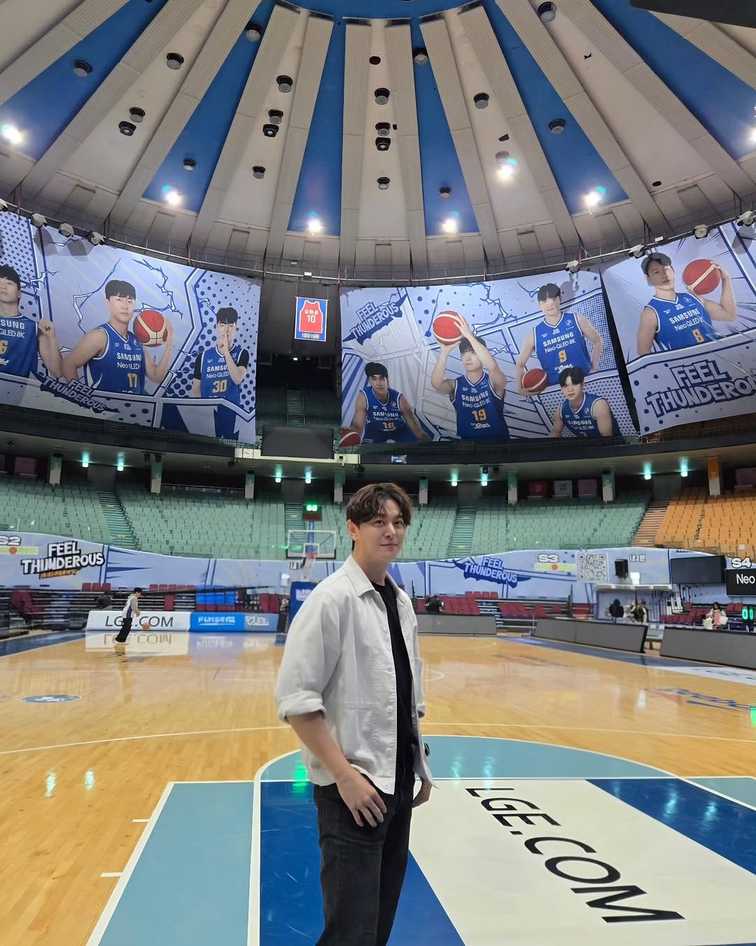 Photo by 방송인 이종우 ᴊᴏɴɢ ᴡᴏᴏ on October 27, 2025. May be an image of basketball, stadium, basketball court and text.