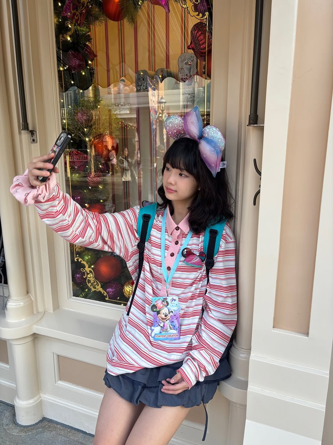 Photo by 🎈🫧🍮🎀🍀🌷☀️🍓🎆✌️🪄 on November 28, 2025. May be an image of costume, miniskirt, lollipop and text.