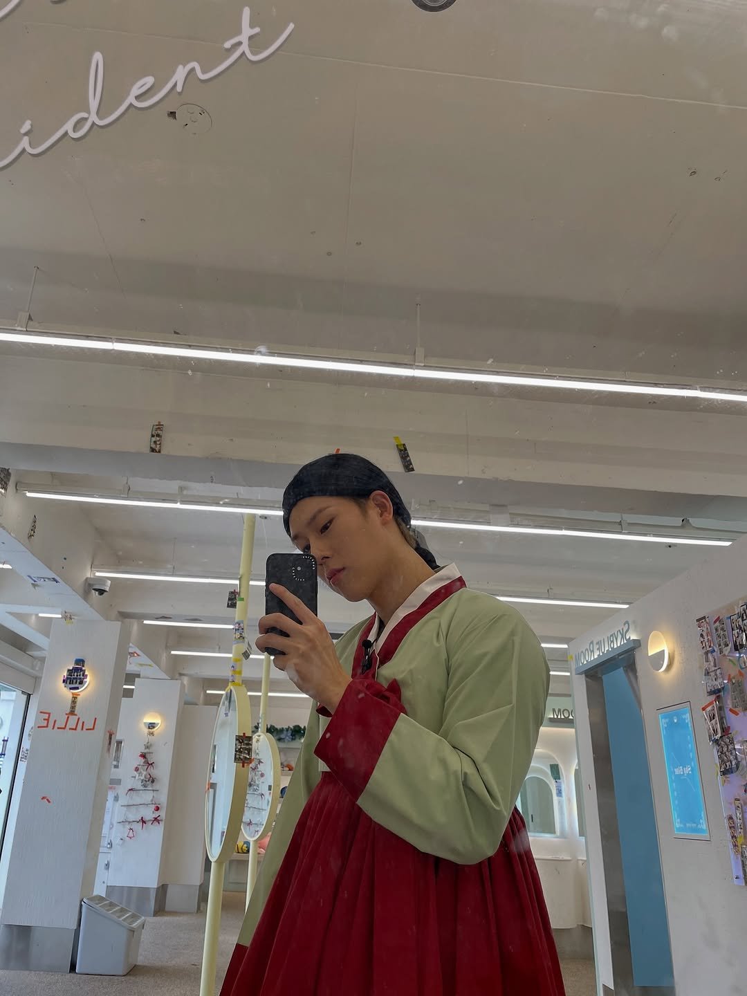Photo by 주헌 joohoney on October 10, 2025. May be a selfie of text.
