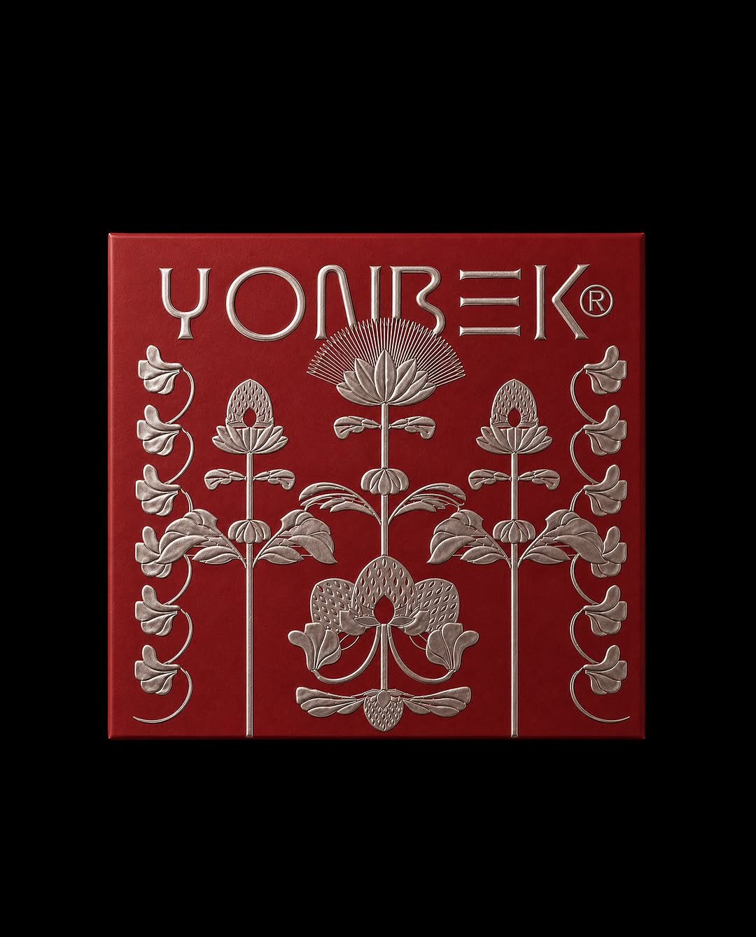 joonghyuncho 게시물 이미지: 연백 리브랜딩의 핵심 그래픽은 딸기꽃인데, 스튜디오 내부에서 진짜 꽃은 참고도 하지...
